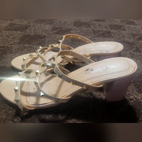 Beige Gold Studded Heels size 9 - Picture 2 of 2
